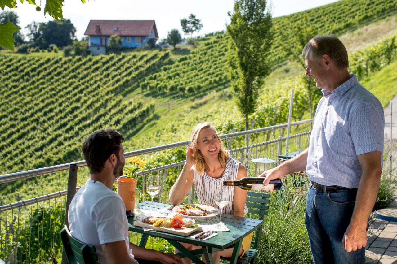 Familienweingut Oberer Germuth Hotell Leutschach Exteriör bild