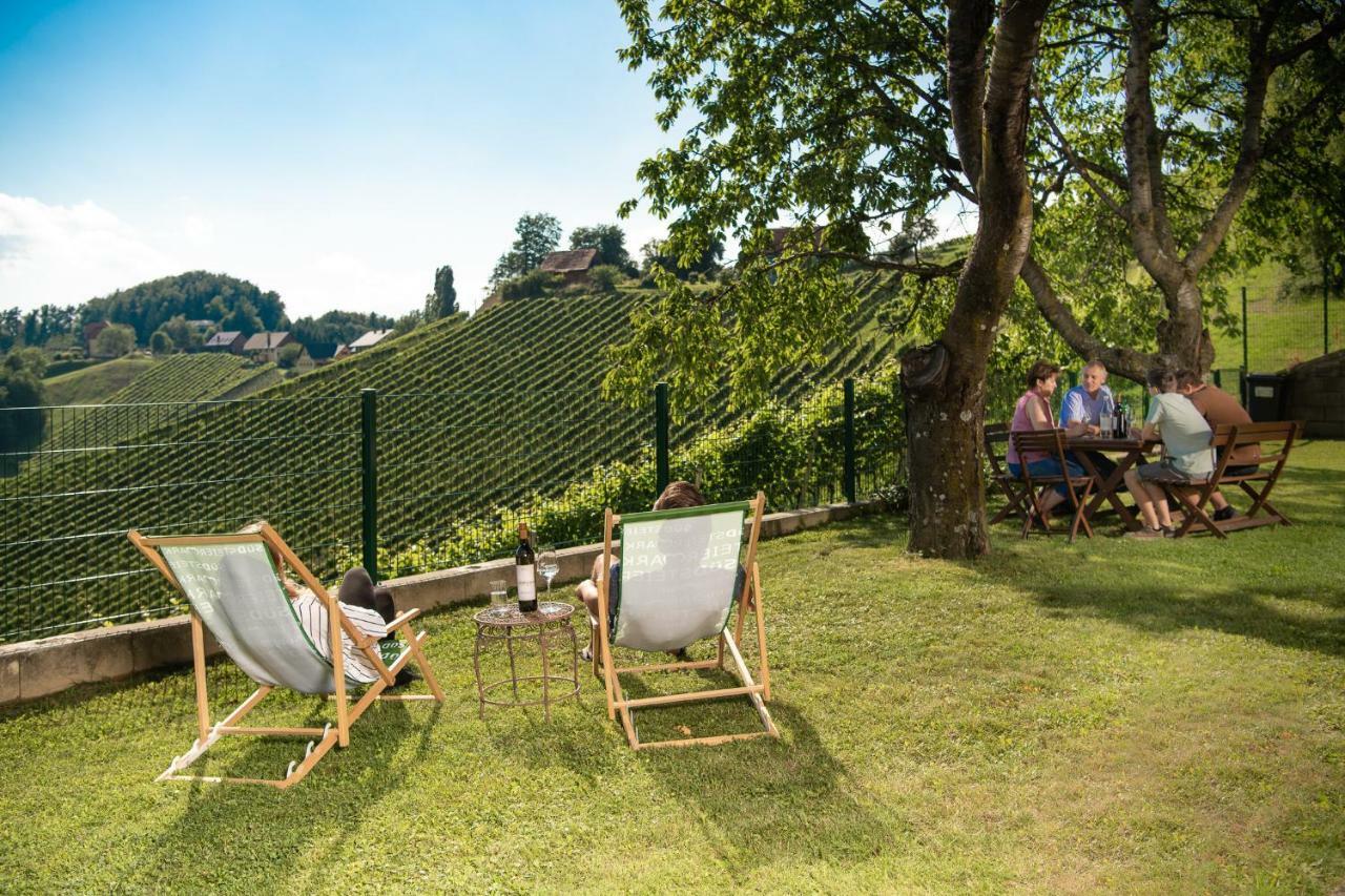 Familienweingut Oberer Germuth Hotell Leutschach Exteriör bild
